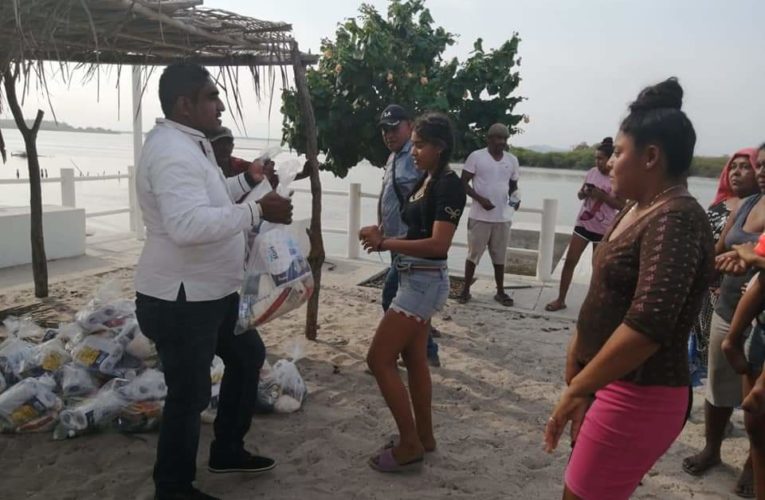 ENTREGA DESPENSAS EL ALCALDE DE CRUZ GRANDE.