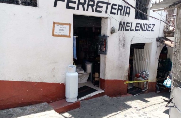 Los negocios de funcionarios del ayuntamiento de Taxco, permanecen abiertos.