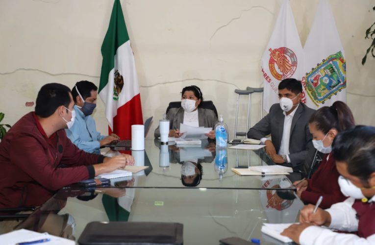 Sostiene reunión de evaluación; ante la contingencia sanitaria, la alcaldesa de San Andrés Karina Pérez.