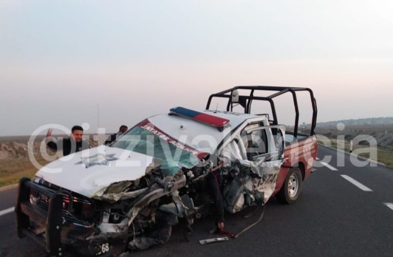 Muere policía al chocar contra camión en autopista Cuacnopalan- Oaxaca.