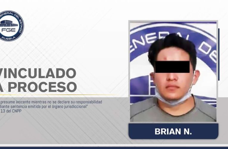 Llevó a su bebé de 2 meses el hospital, Después de golpearlo y fue detenido.