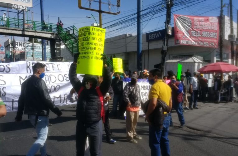 Bloqueo de comerciantes en la carretera federal méxico-texcoco.