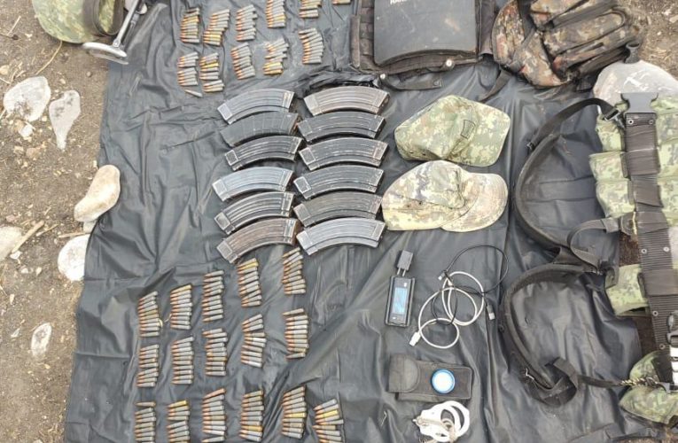 Capturan a dos presuntos sicarios con armamento, durante operativo en Cocula y Teloloapan.