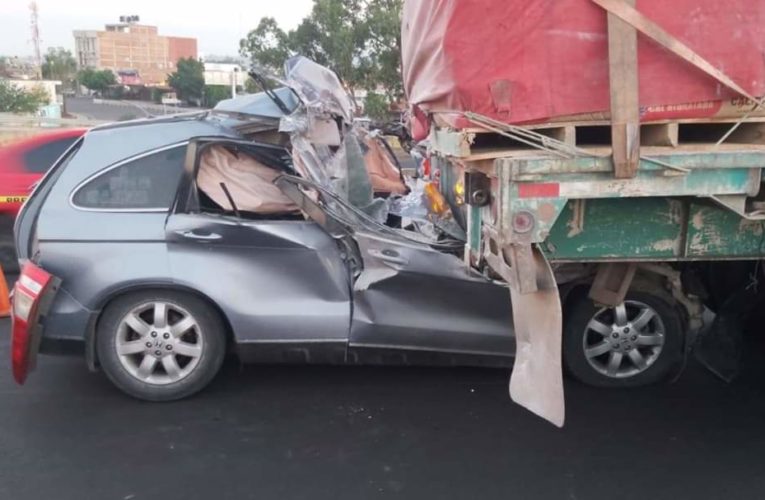 Se impactó contra un tráiler sobre tototlán a Zapotlanejo.