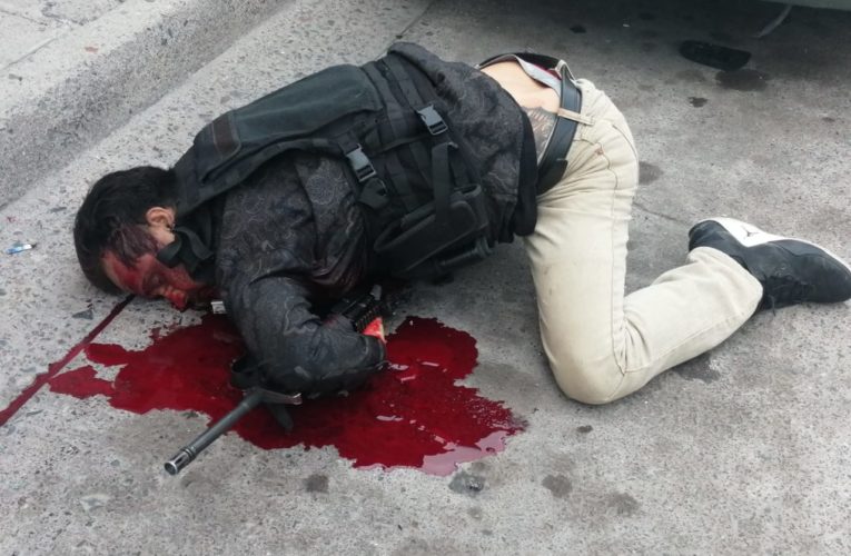 Final feliz: muere delincuente al atacar a jefe policiaco en Jalisco.