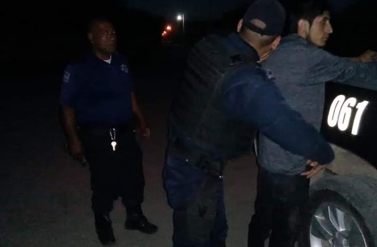 Denuncia el escándalo y al parecer hombres armados en un bar en Xiloxoxtla.