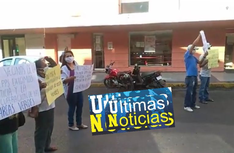 Mantienen bloqueada calles del centro de Chilpancingo vecinos de colonia.