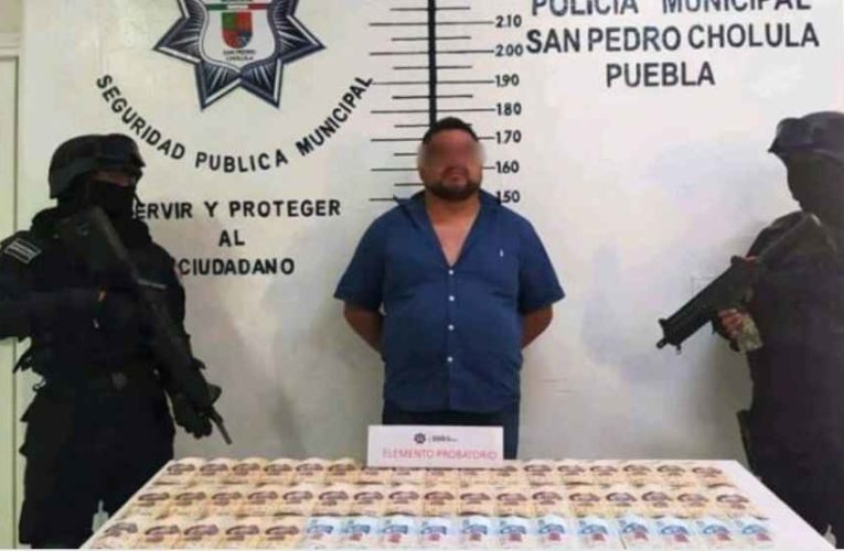 Capturan a sujeto con una patrulla falsa en San Pedro Cholula.