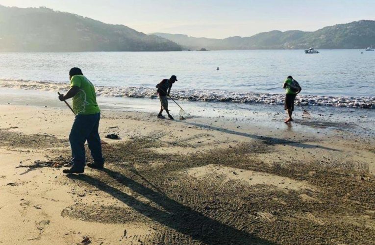 Mantiene limpias las playas el ayuntamiento de #Zihuatanejo #JorgeSánchez.