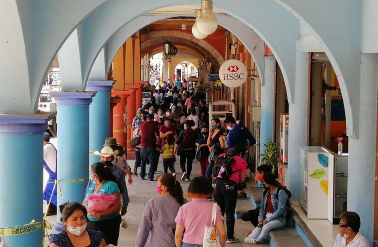 Habitantes de Huauchinango no respetan medidas sanitarias contra el coronavirus.