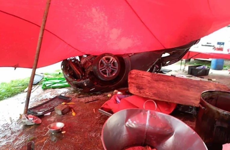 Ebrio chofer provoca aparatoso accidente en Santorum.