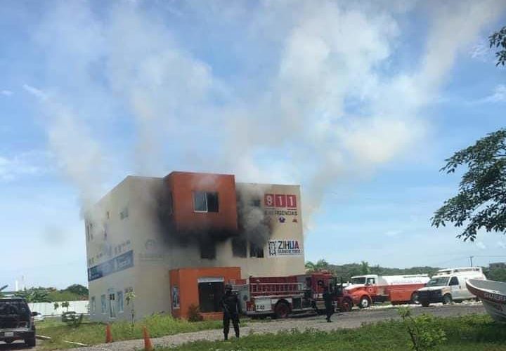 Se incendian instalaciones de protección Civil del estado en Zihuatanejo.