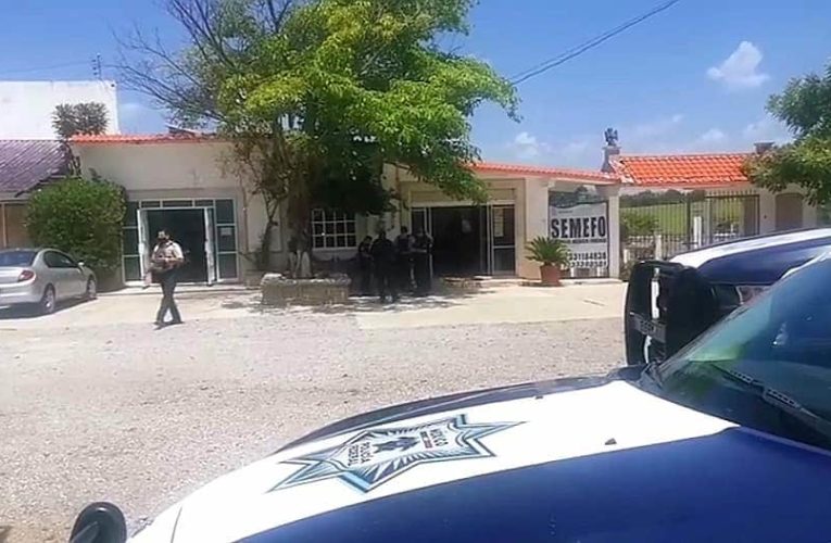 Balacean y asaltan el SEMEFO de Iguala sujetos armados.