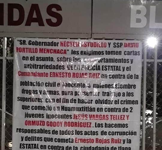 A través de lonas, piden la salida de jefe policiaco en #Tlapa.