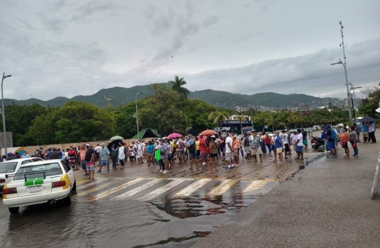 Nuevo bloqueo en La costera Miguel Alemán.