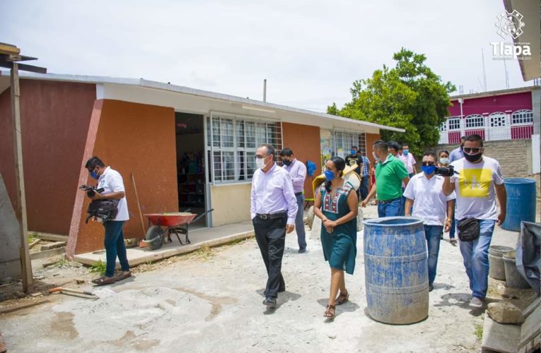 EL ALCALDE DE TLAPA, DIONICIO PICHARDO GARCÍA; SUPERVISA LOS AVANCES EN INFRAESTRUCTURA EDUCATIVA.