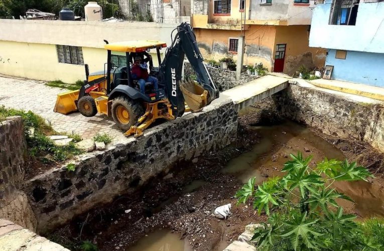 El Grupo de Seguridad Hídrica Municipal de #Cuautlancingo continúa de manera permanente con los trabajos de limpieza y desazolve