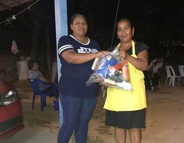 Por amor a #Tecoanapa y a sus habitantes el diputado Manuel Quiñones; entrega apoyo alimentario.