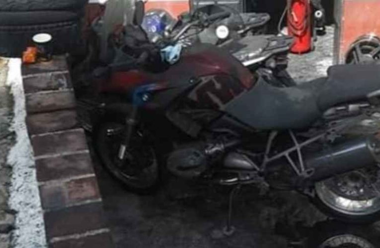 Sólo daños materiales, provoca incendio en un taller de motos en Taxco.