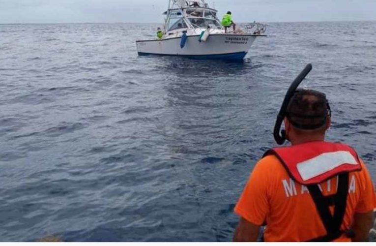 Rescata la marina embarcación con 8 personas en Cozumel.