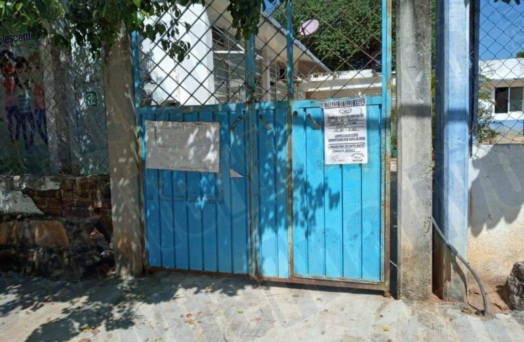 CERRADO Y SIN MEDICAMENTOS, EL CENTRO DE SALUD DE CUAJINICUILAPA.