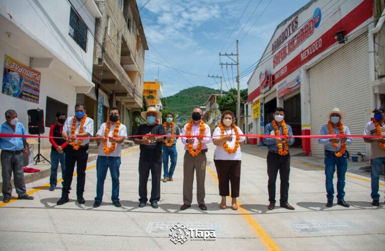 EL EDIL DE TLAPA, PICHARDO GARCIA; INAUGURA LA PRIMERA ETAPA DE PAVIMENTACIÓN EN LA AVENIDA AEROPUERTO