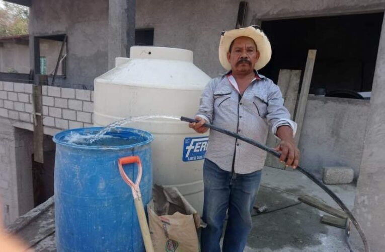 Una realidad el sistema de agua potable en la cabecera municipal de Xalpatláhuac: Rosendo Larios.