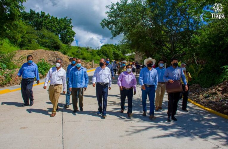 EDIL DE TLAPA, PICHARDO GARCIA; INAUGURA PAVIMENTACIÓN DE LA CALLE AGRÍCOLA DE LA COLONIA ZINACANTLA