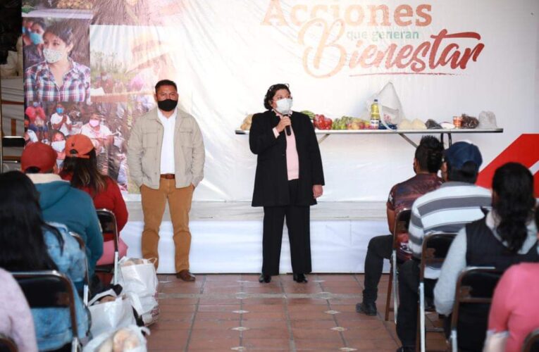 Encabeza la alcaldesa de #SanAndrésCholula #KarinaPérezPopoca el programa valores a tu mesa.