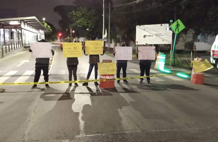 Naranjitas bloquean y exigen a la alcaldesa de Puebla, aumento y protección contra el covid-19.