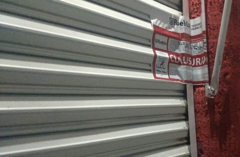 Clausura el ayuntamiento de Puebla 5 bares.