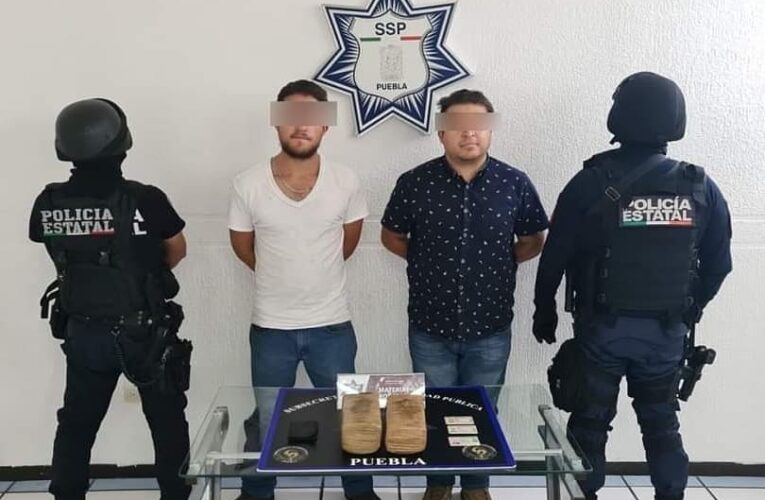 Transportaban mota en un tráiler doble fondo.