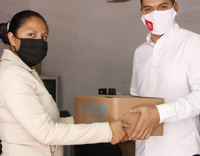 El Presidente Municipal de Quecholac; José Alejandro Martínez Fuentes, entregó 2000 litros de Leche.