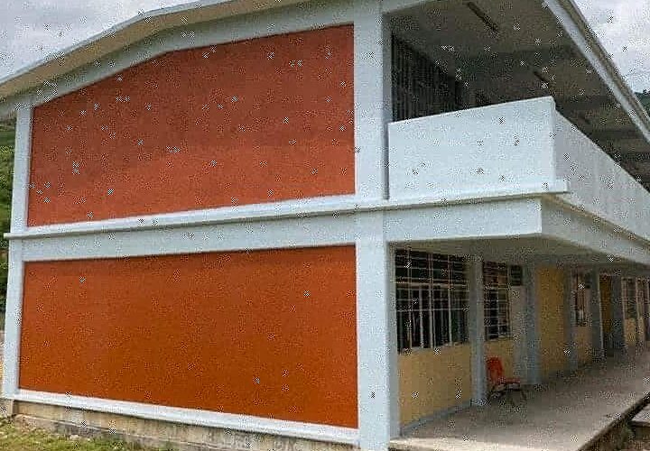 Listo el alcalde de Xalpatláhuac Rosendo Larios, para inaugurar las aulas del bachillerato intercultural de Igualita.