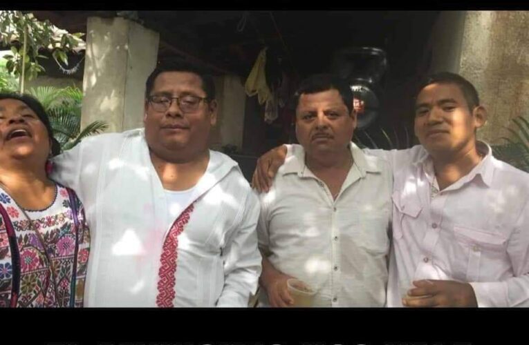 CON BORRACHERA FESTEJA ALCALDE Y REGIDORES DE TLACOACHISTLAHUACA EL GRITO DE INDEPENDENCIA.