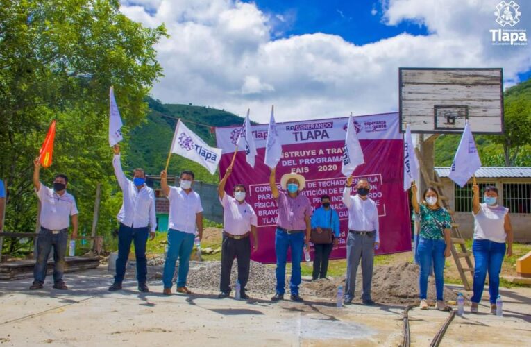 INICIA EL PRESIDENTE MUNICIPAL DE TLAPA, PICHARDO GARCIA CONTRUCCIÓN DE TECHADO.