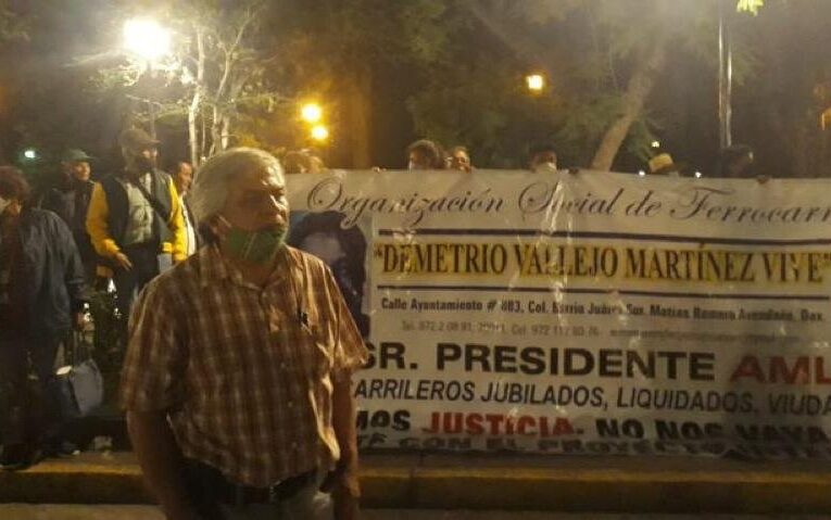 Protesta organización de ferrocarrileros de Oaxaca.