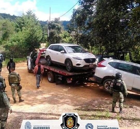 Recupera Policía Estatal, Ejército y Guardia Nacional 2 camionetas con reporte de robo en Taxco.