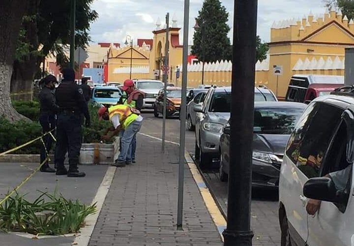 Roban vehículo en pleno centro y en el día en San Pedro Cholula.