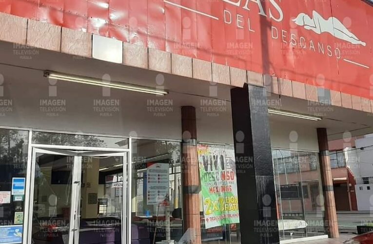 Después de persecución policiaca Capturan a presuntos ladrones que atracaron tienda de colchones.