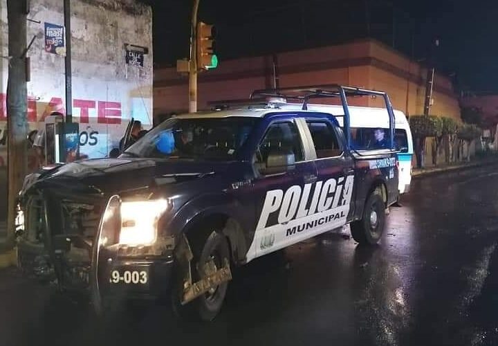 CHOCA PATRULLA DE PUEBLA CON UNIDAD DEL TRANSPORTE PÚBLICO”