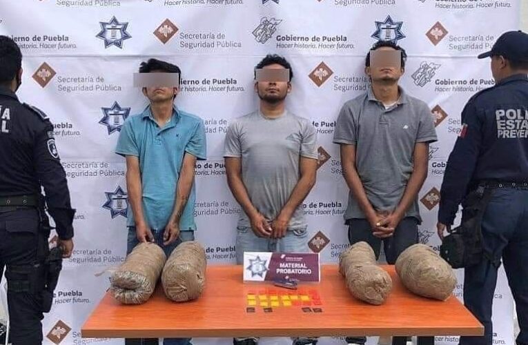 Capturan a banda de narcomenudistas en la carretera Izúcar – Atlixco.