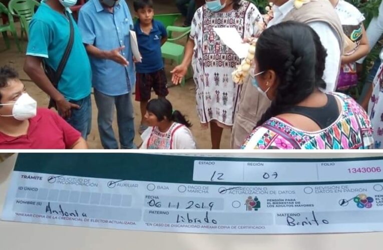 Entrega Pablo Amílcar Sandoval, tarjetas sin fondos a discapacitados de Ometepec.