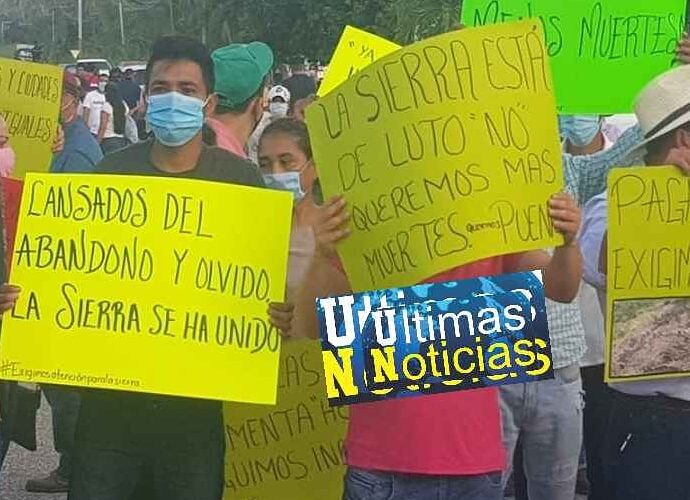 Bloquean la carretera Acapulco Zihuatanejo habitantes de Tecpan.