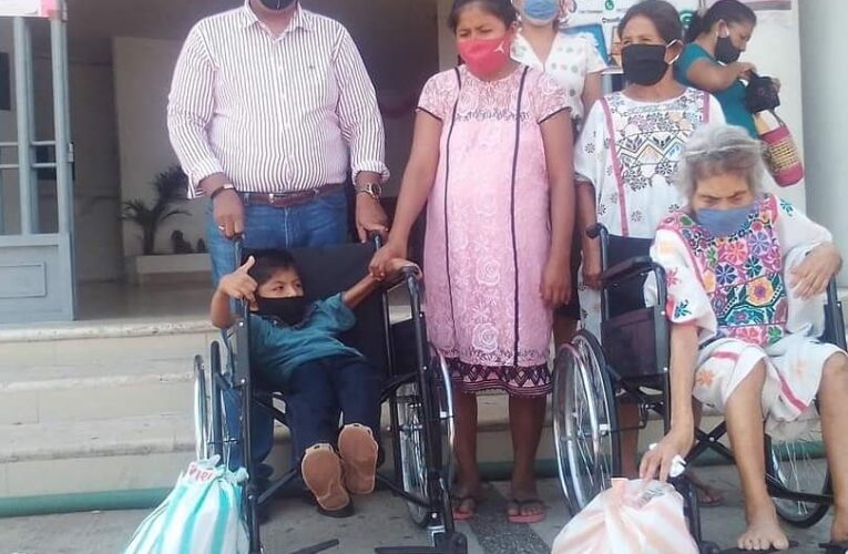 Utiliza a niños y personas de la tercera edad edil de Ometepec; Efrén Adame, para realizar campaña.