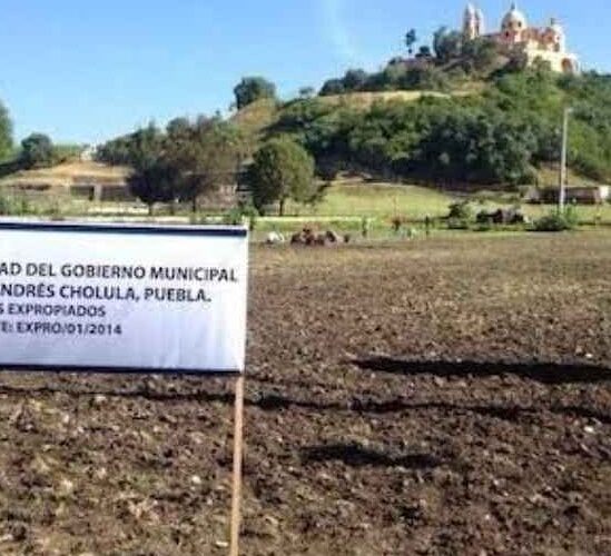 Agradece al gobernador la alcaldesa Karina Pérez popoca El regreso de las tierras al municipio de San Andrés.