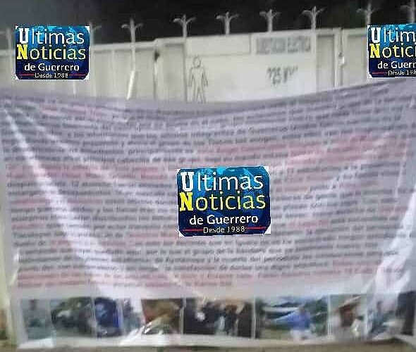 Cuelgan lona en el ayuntamiento de Iguala y dan pistas del paradero los jóvenes desaparecidos.