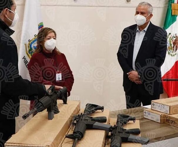 Denuncian a policías abusivos de Tecamachalco.