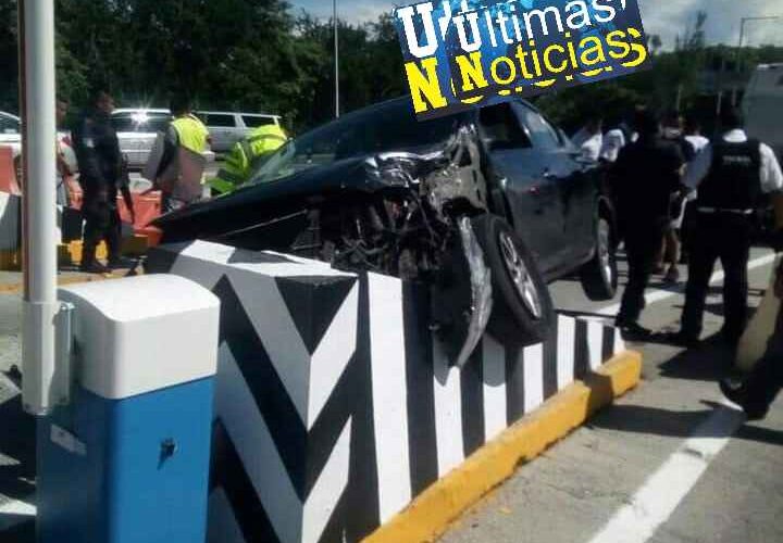 Ebrio Automóvilista chocó contra la caseta de paso Morelos.