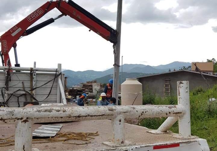 Realiza el Ayuntamiento de Xalpatláhuac, electrificación de escuela telesecundaria: Rosendo Larios Rosas.